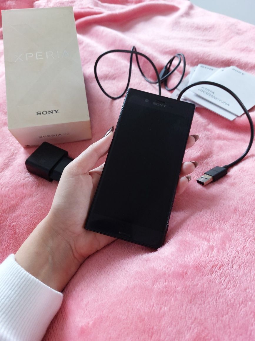 SONY XPERIA XZ czarny plus ładowarka