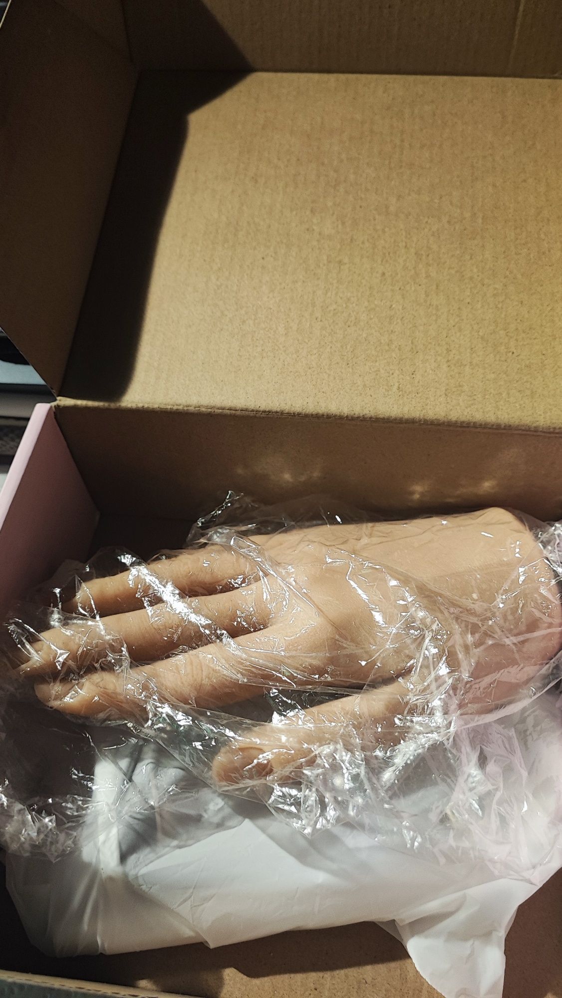 Mão de silicone para treino de manicure