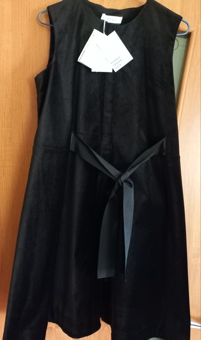 Новий чорный бархатний сарафан, М.