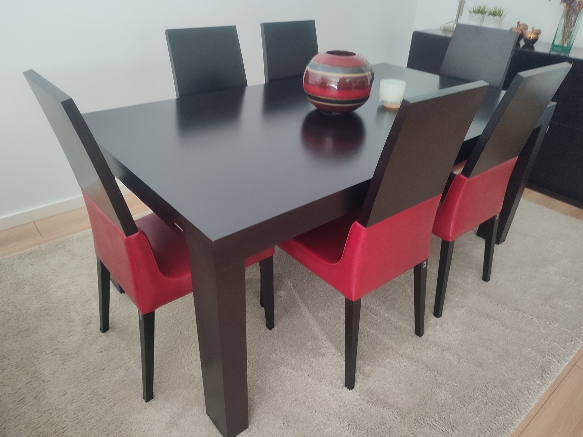 Mesa de jantar com 6 cadeiras