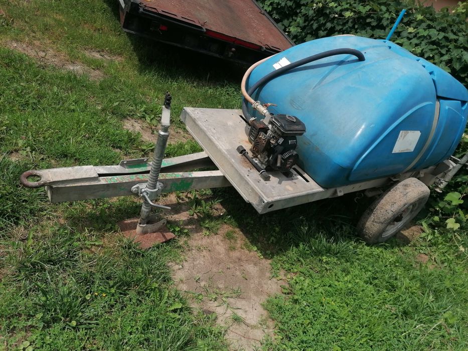 Zbiornik mobilny przyczepa z beczką beczka na kolach