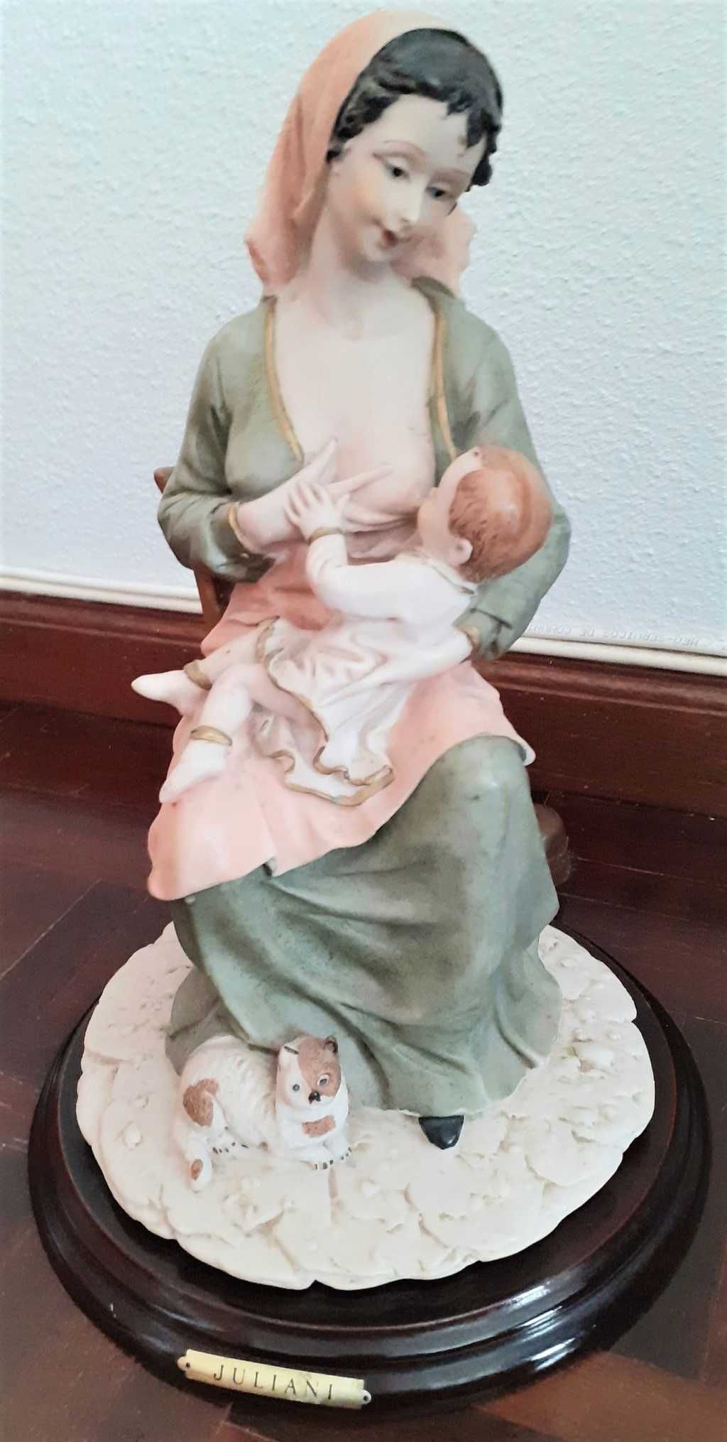 Peça de decoração «Mãe com o menino ao colo»