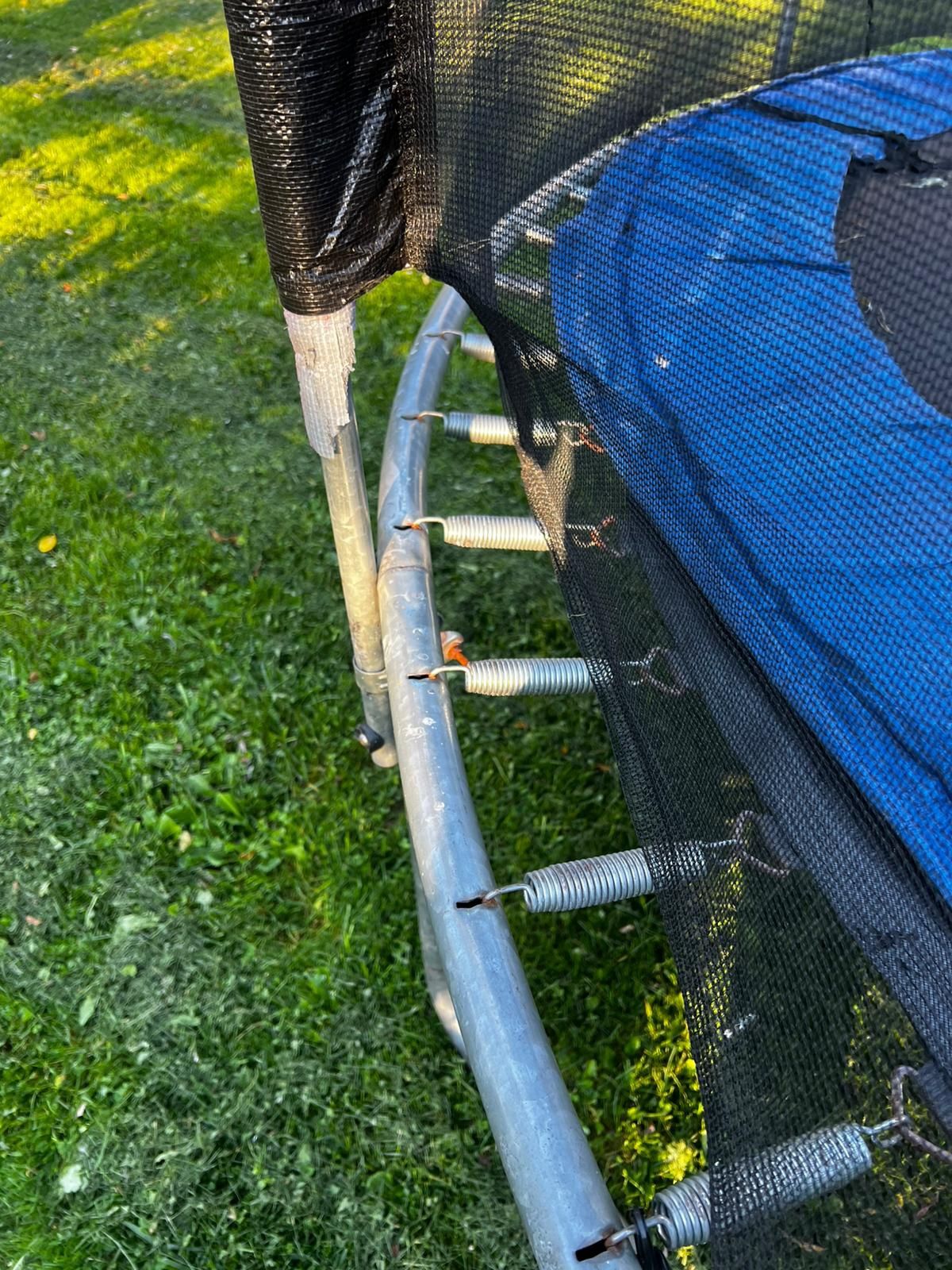 Trampolina ogrodowa z siatką ochronną