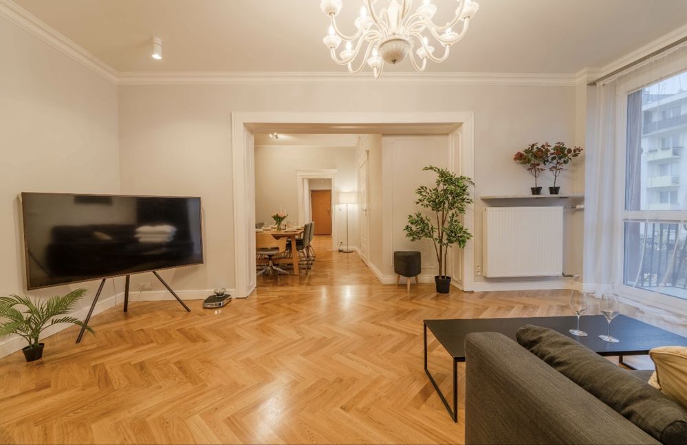 Apartament na Rynku –110m2- 4 pokoje, 6 łóżek, 2 balkony – max 12 osób