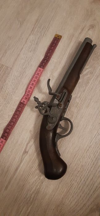 Atrapa broni pistolet zabytkowy . Polecam