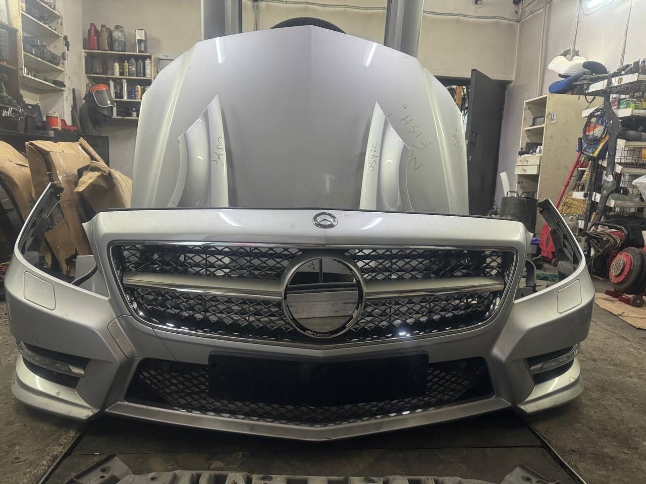 Бампер передній Mercedes W218 дорест АMG