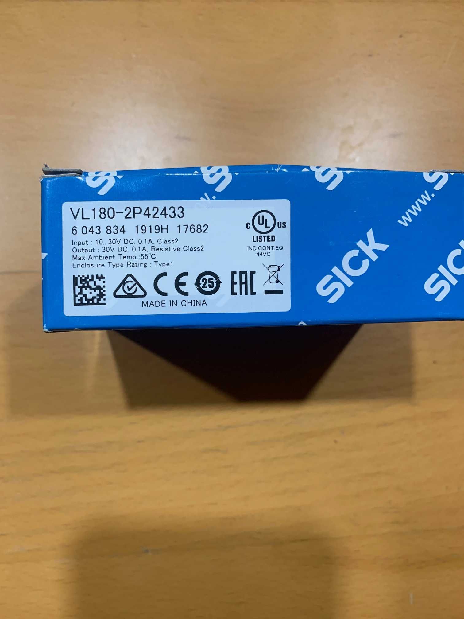 Czujniki fotoelektryczne Retrorefleksyjny VL180-2P42433 SICK