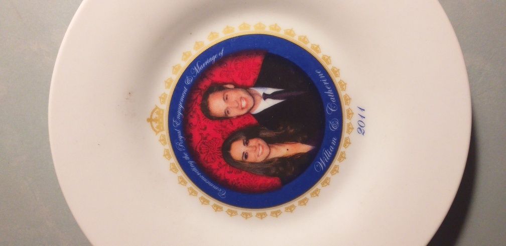 Talerzyk okolicznościowy 2011 r William and Kate. 15,5 cm średnicy.