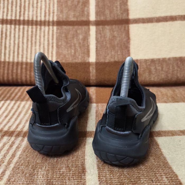 Оригінальні дитячі спортивні кросівки Nike на липучці 33р