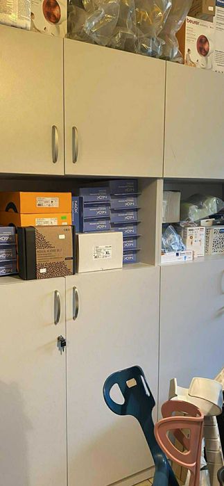 Meble biurowe pięć regałów