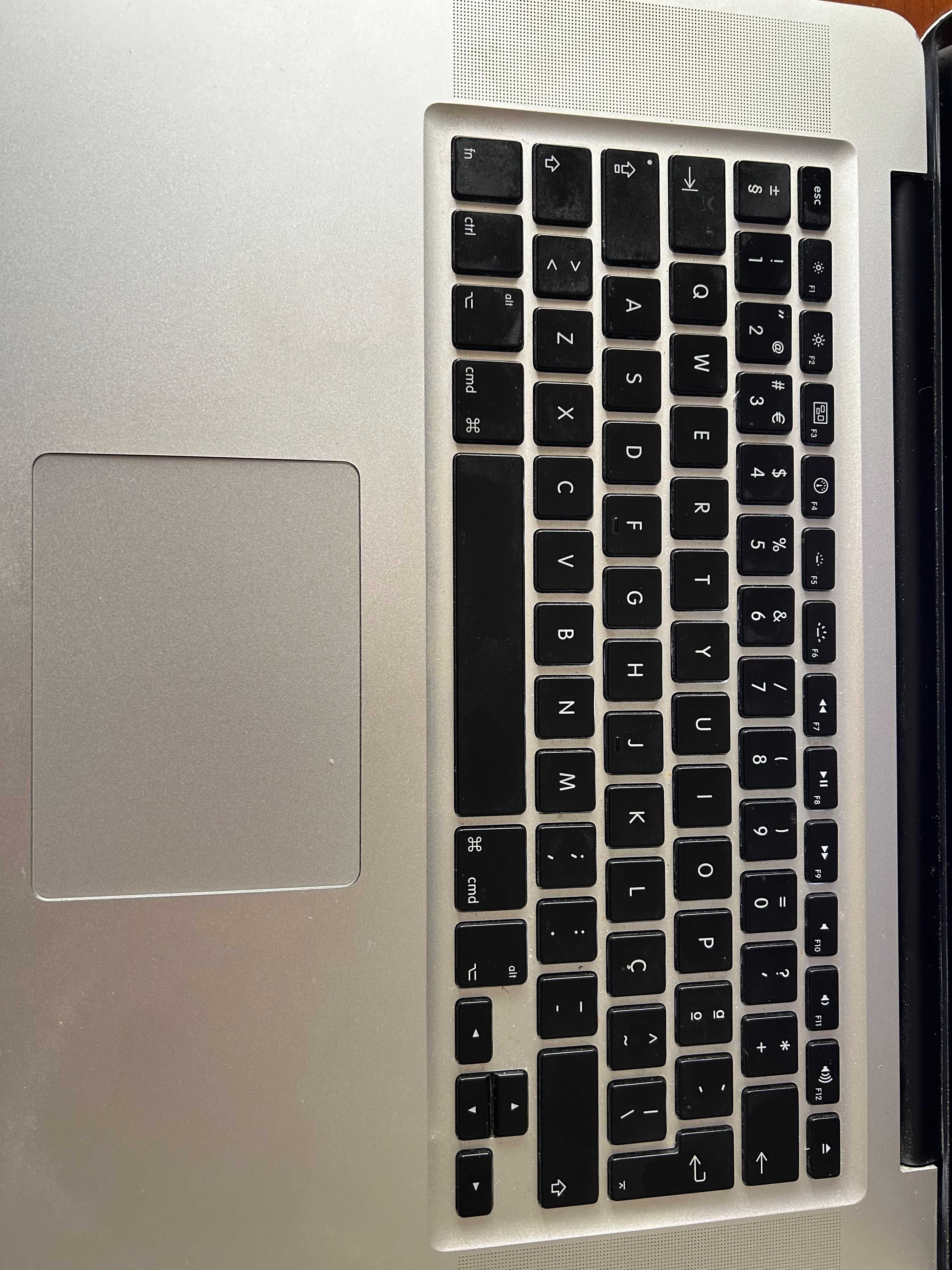 Macbook Pro 2009 C2D 4GB Mem 250GB HDD