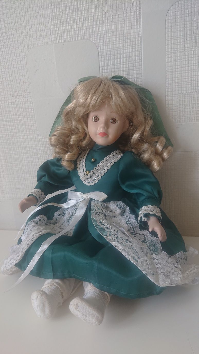 Фарфоровая винтажная кукла из Германии