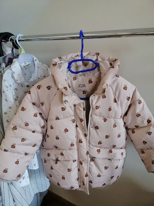 Куртка Zara р.116 зимова на дівчину бежева. Оригінал