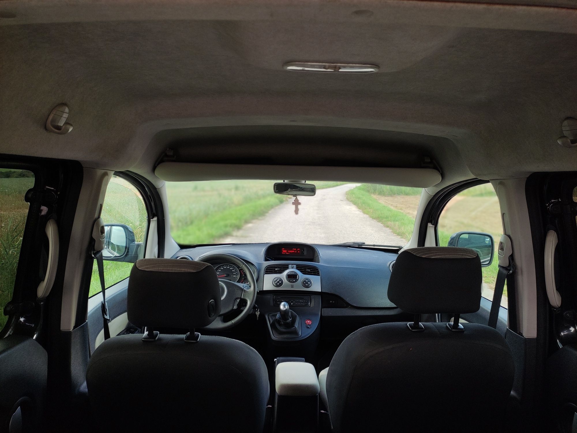 Renault Kangoo 2.   2011год универсал.