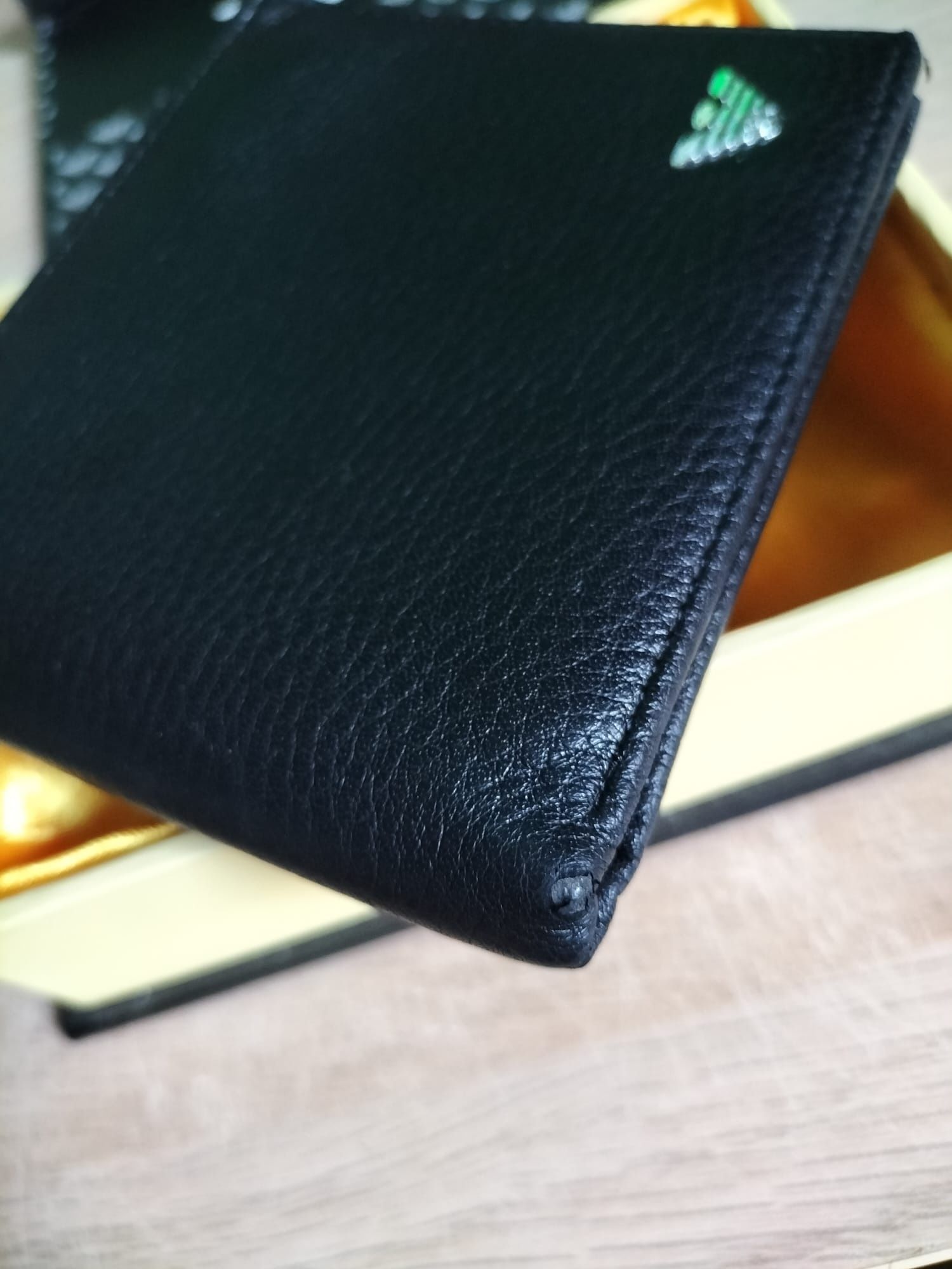 Czarny męski skórzany portfel