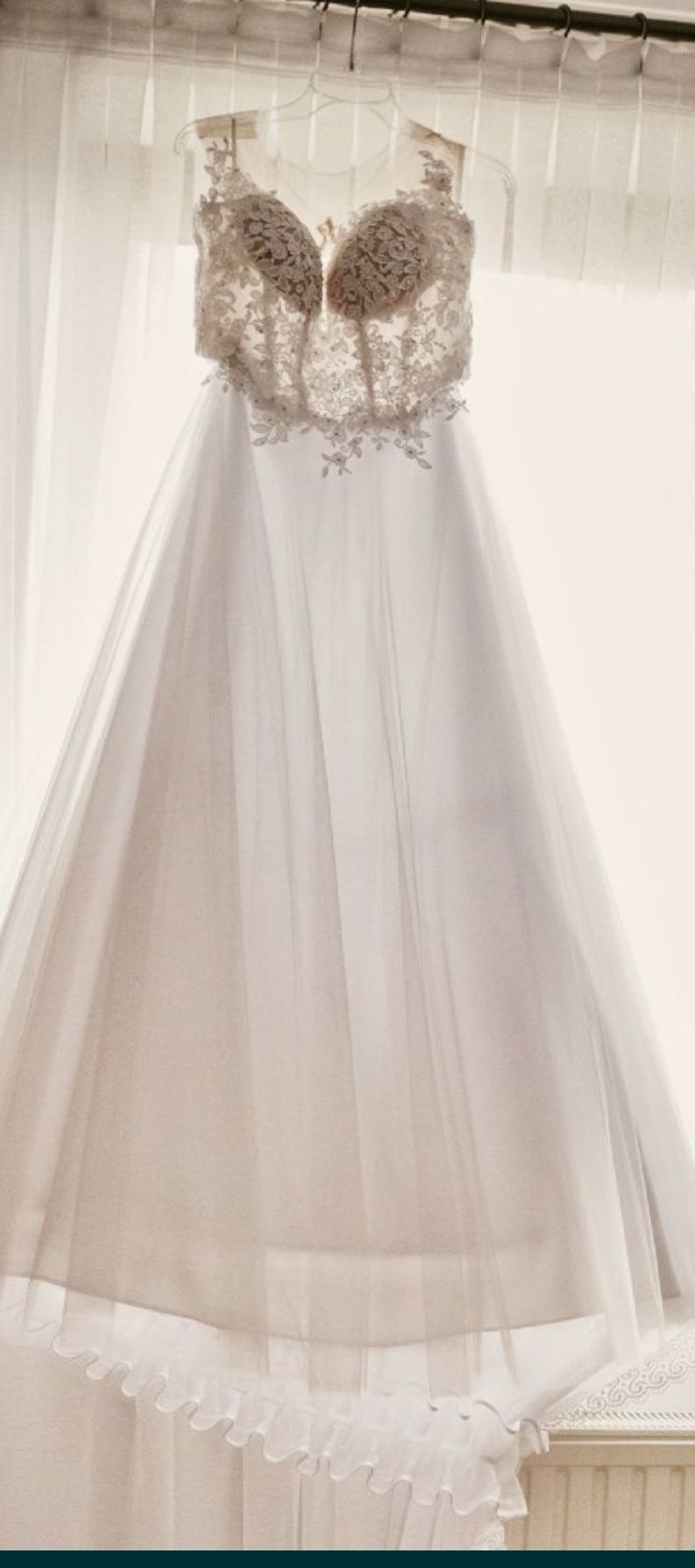 Suknia ślubna biała koronka kryształki swarovskiego tiul