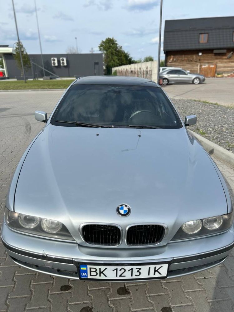 Продаю bmw 523