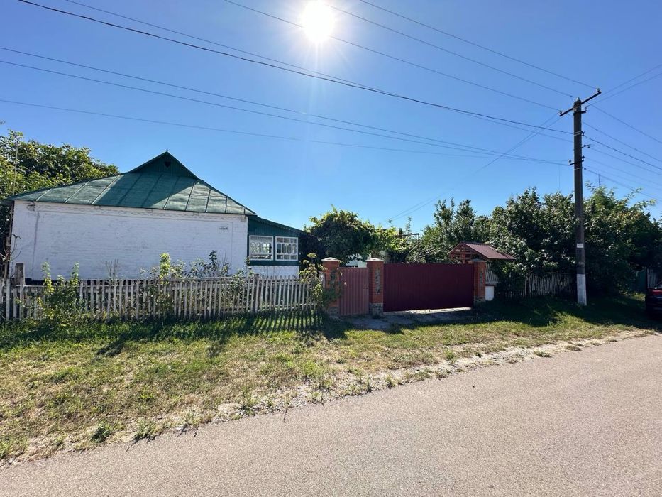 Продам гарний будинок з газом в центрі села