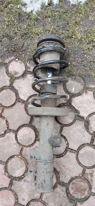 Передні стойки на Opel Vectra опель вектра B