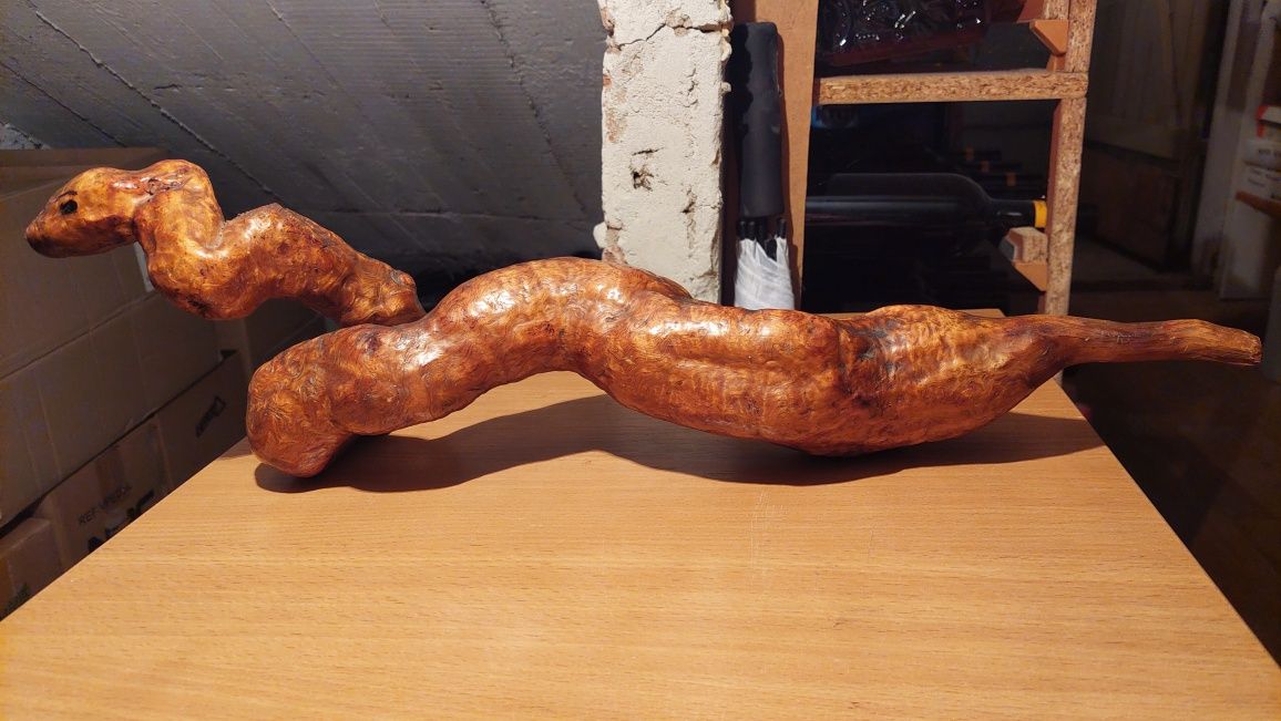 Wąż wykonany z drewna, rękodzieło.