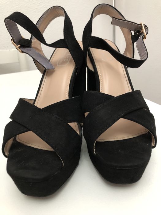 Sapatos veludo preto