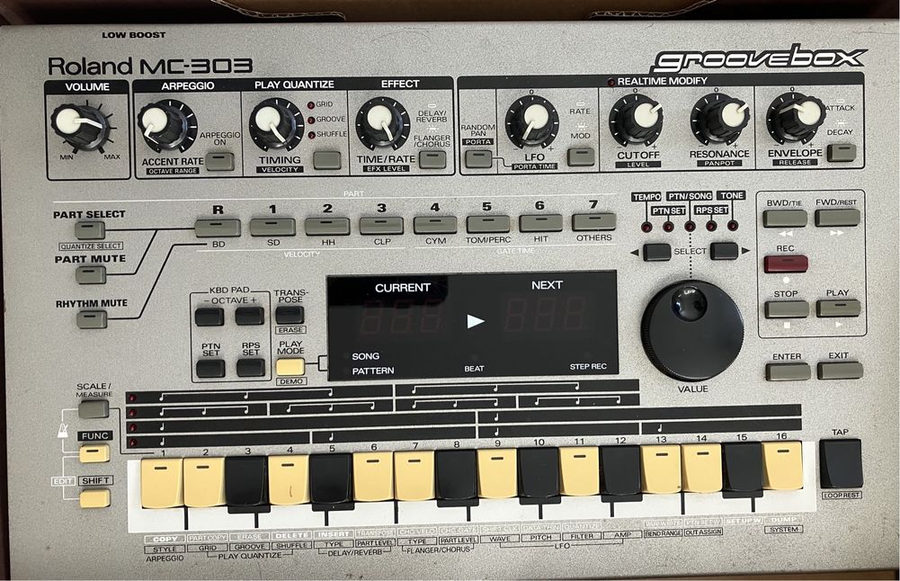 Roland MC-303 groovebox