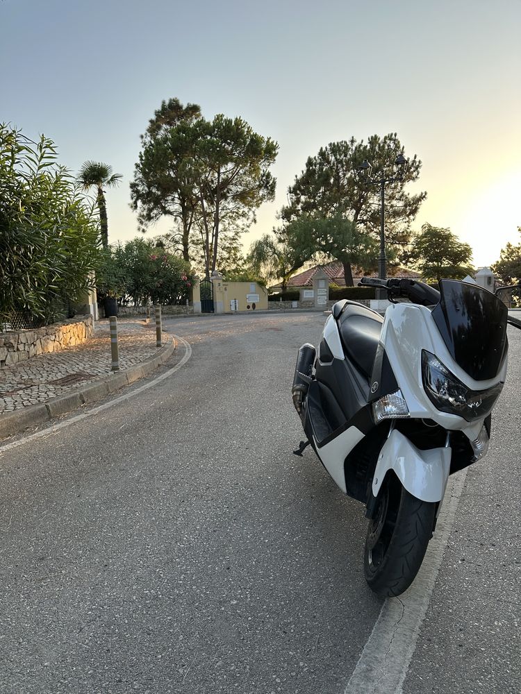 Nmax125.