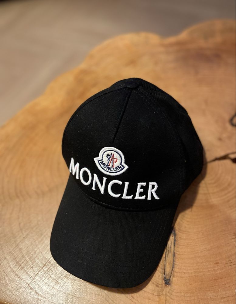 Nowa czapka z daszkiem - Moncler