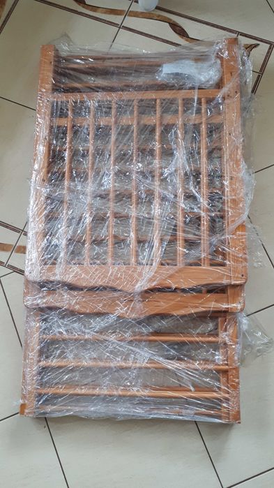 Łóżeczko niemowlęce firmy Bajanex z szufladą i zestawem do bujania