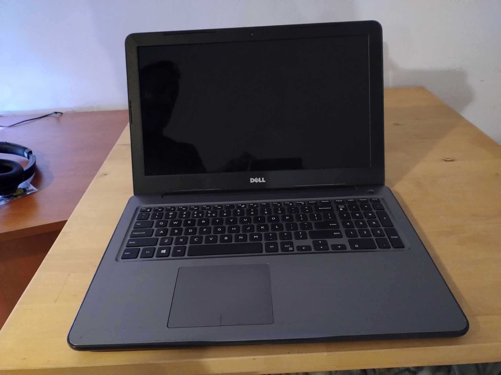 DELL INSPIRON laptop i5 – 7200U, dysk 1 TB, używany z nowym zasilaczem