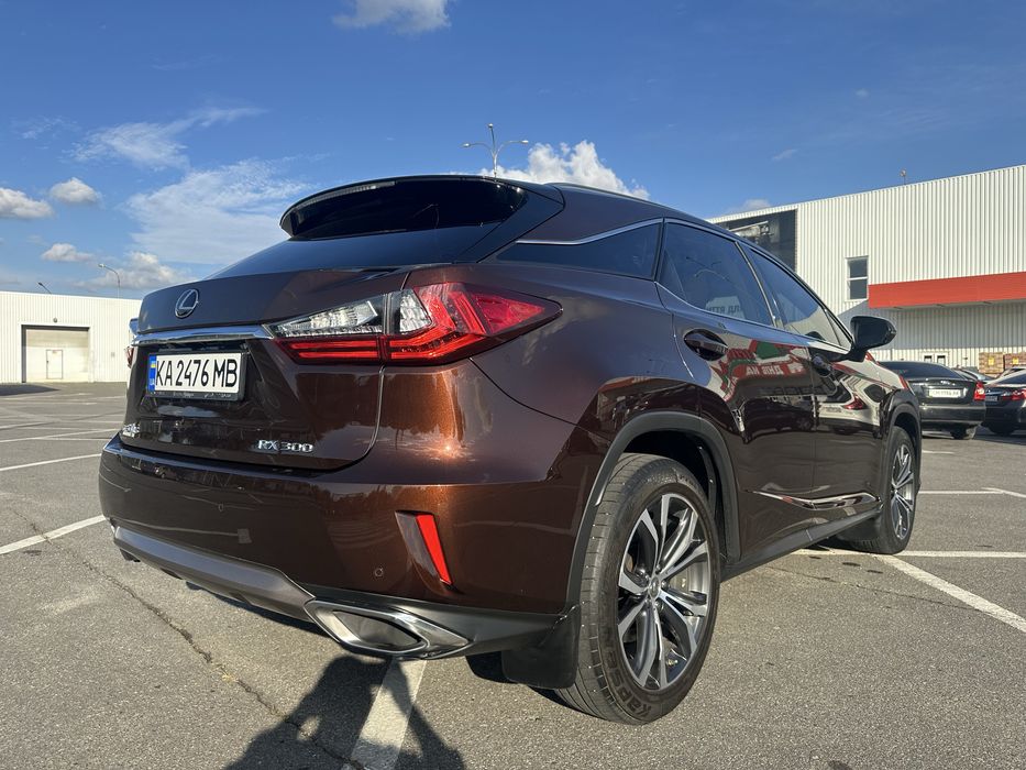 Продам Lexus RX300 2018 года