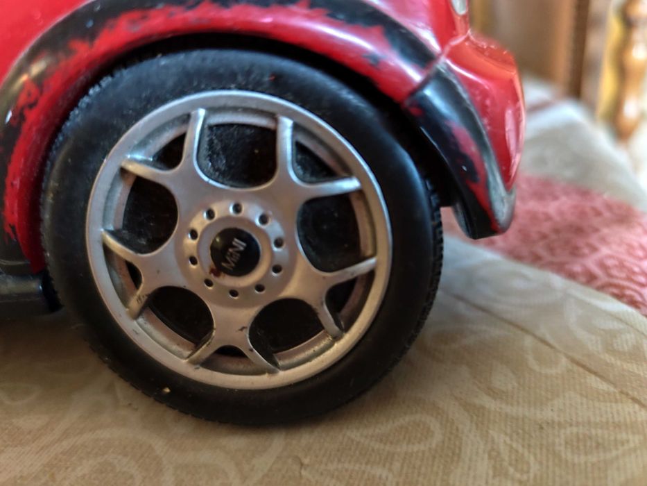 Mini Cooper S miniatura de grandes dimensões