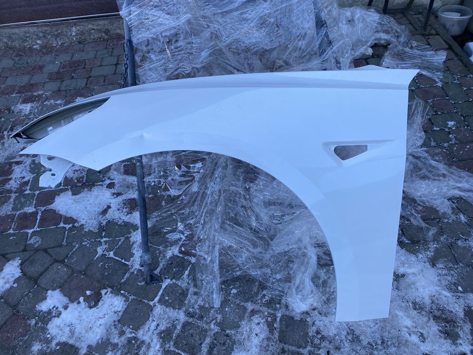 Продам бампер крило Tesla model 3/Y