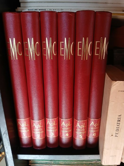 Varios livros antigos de medicina