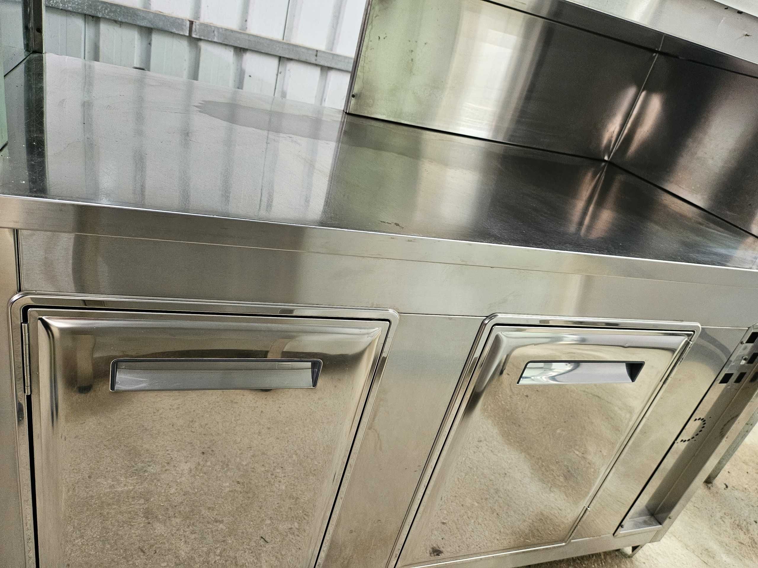 Aparador em inox