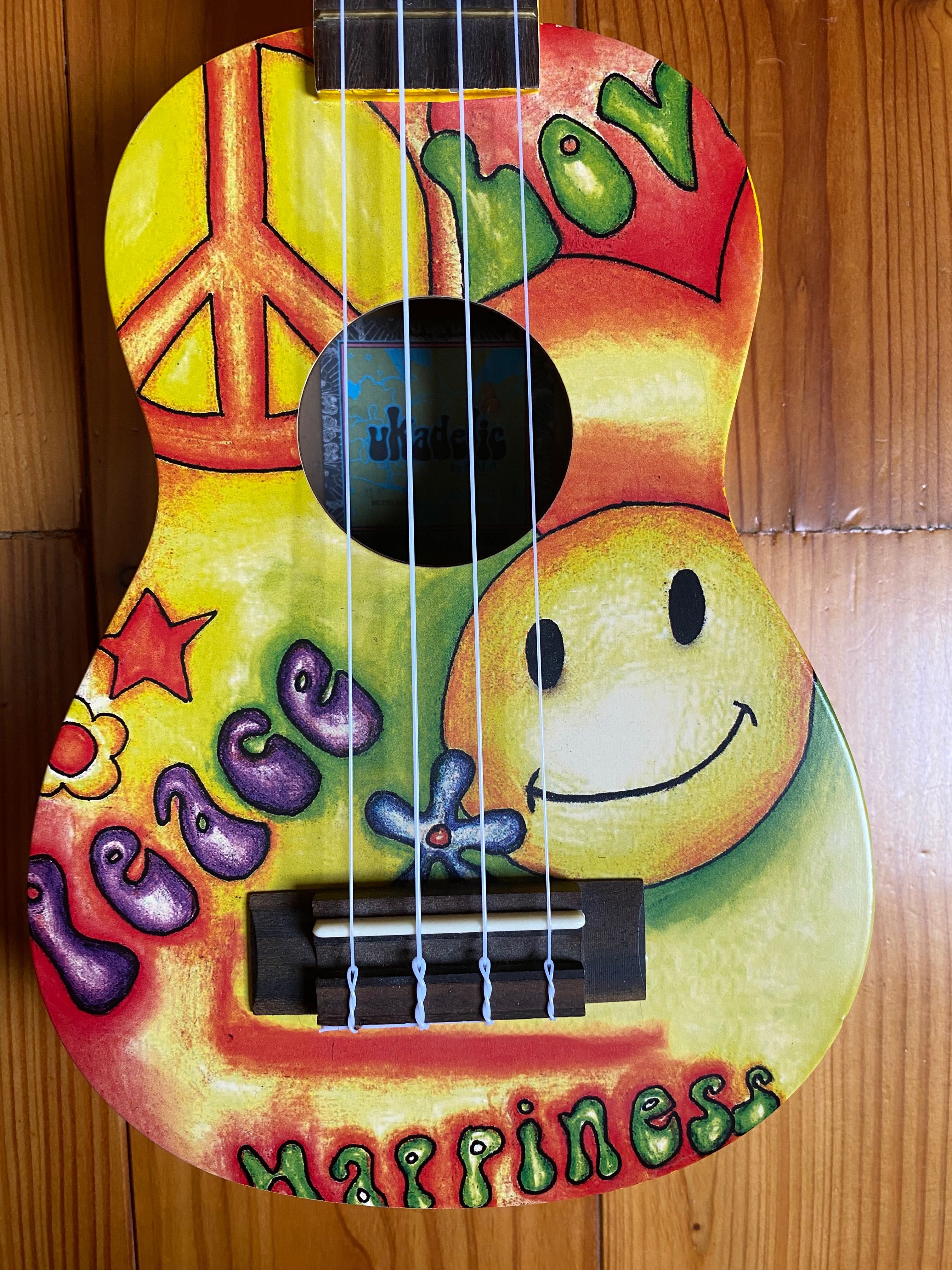 Ukulele UKADEIC BY KALA model speacelove z pokrowcem