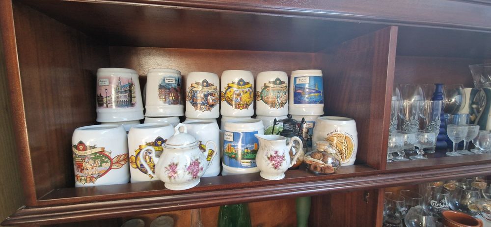 Várias peças de loiça