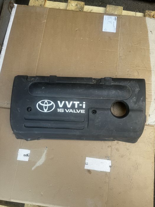 Крышка двигателя Toyota Avensis