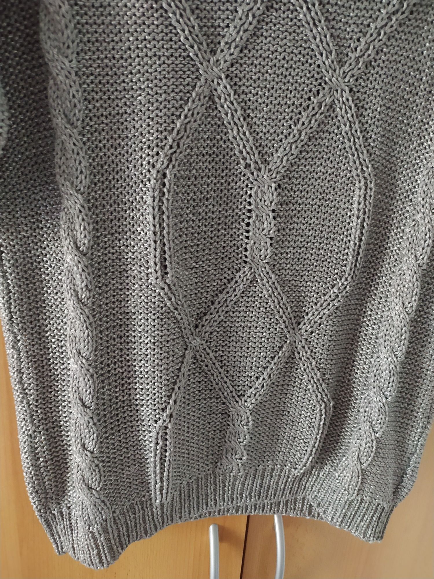 Sweterek reserved damski szary srebrny M 38