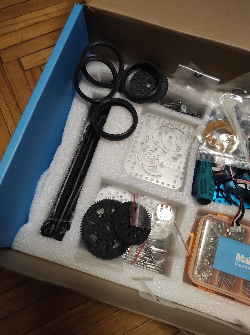 Набор Makeblock Ultimate v2.0 Robot Kit. ИНСТРУКЦИЯ утеряна..