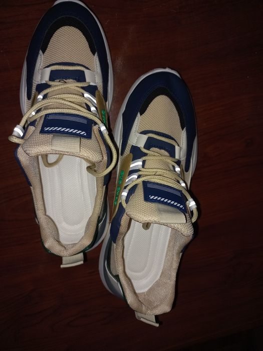 Продам кросівки, літні