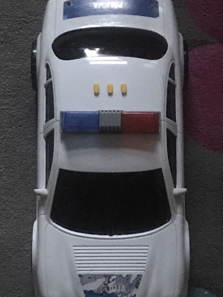 Auto policyjne z Tesco, z dźwiękami