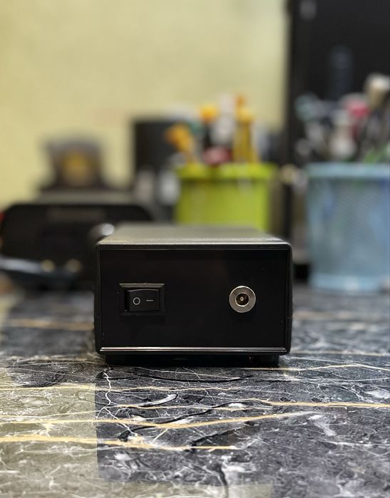 В НАЯВНОСТІ ДБЖ (УПС) для роутера та мережевого обладнання