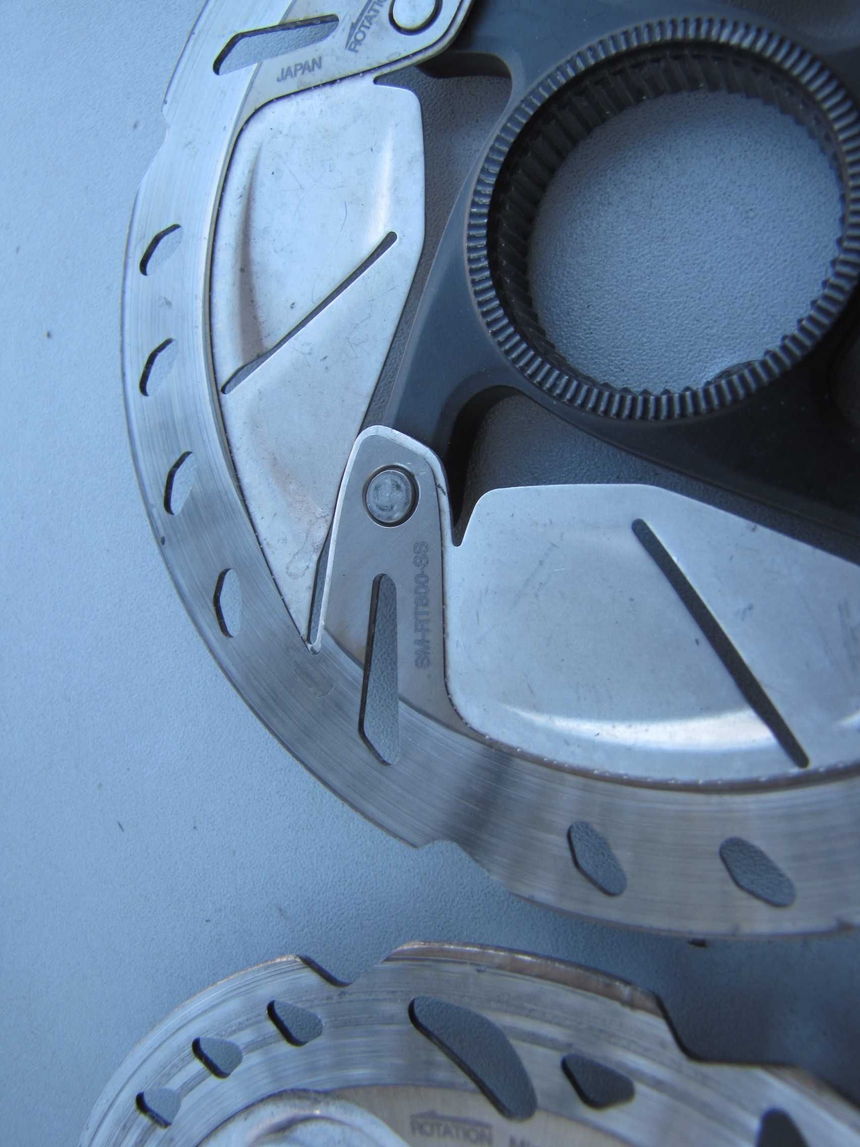 Dwie szosowe tarcze hamulcowe SHIMANO ICETECH FREEZA 140 mm centerlock