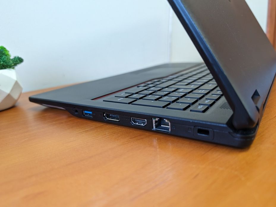 Ноутбук Fujitsu LIFEBOOK E548/i3-7130U/8/256/14/HD/гарантія9міс