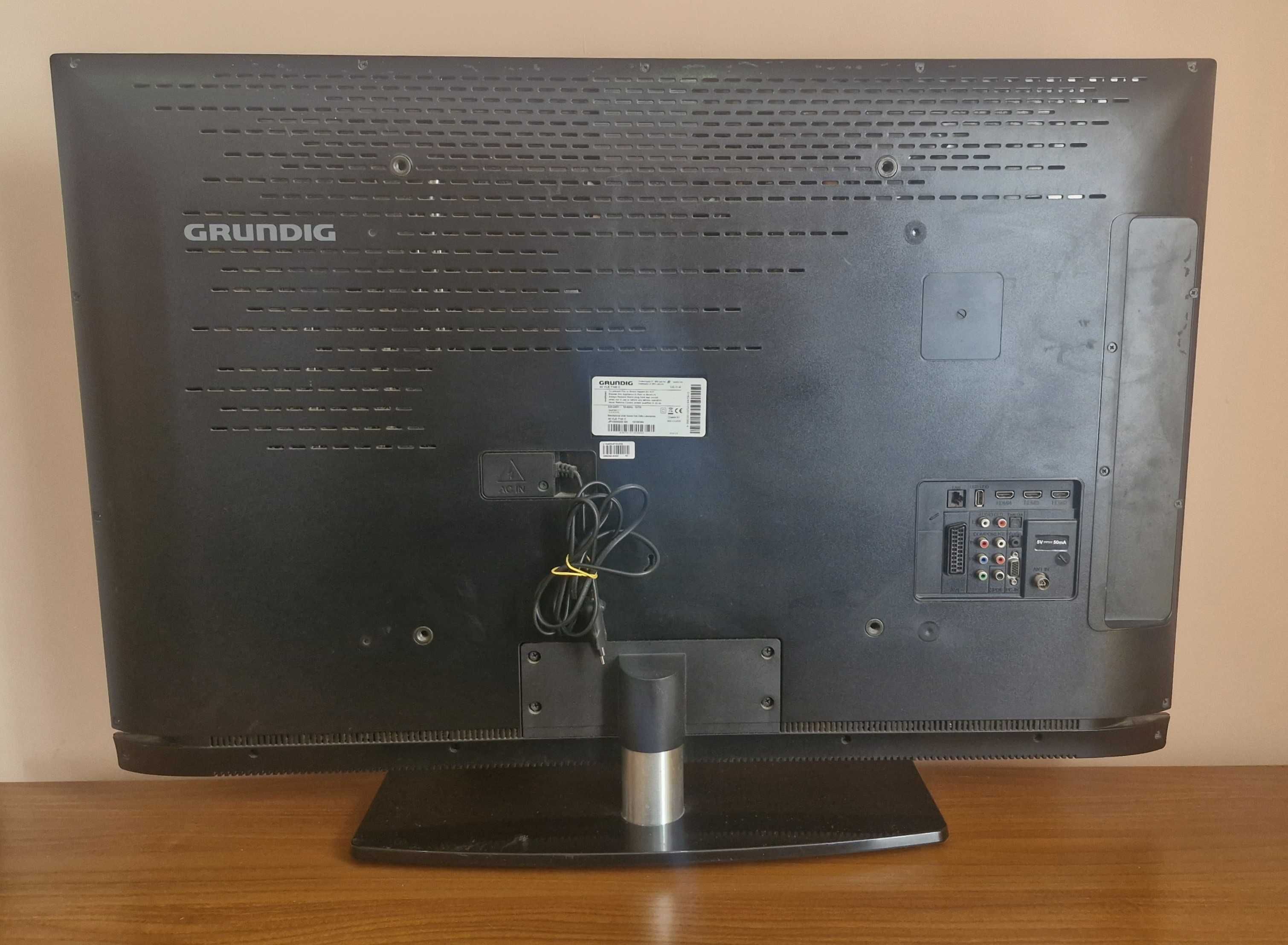 телевізор "40" Grundig 40 VLE 7140C