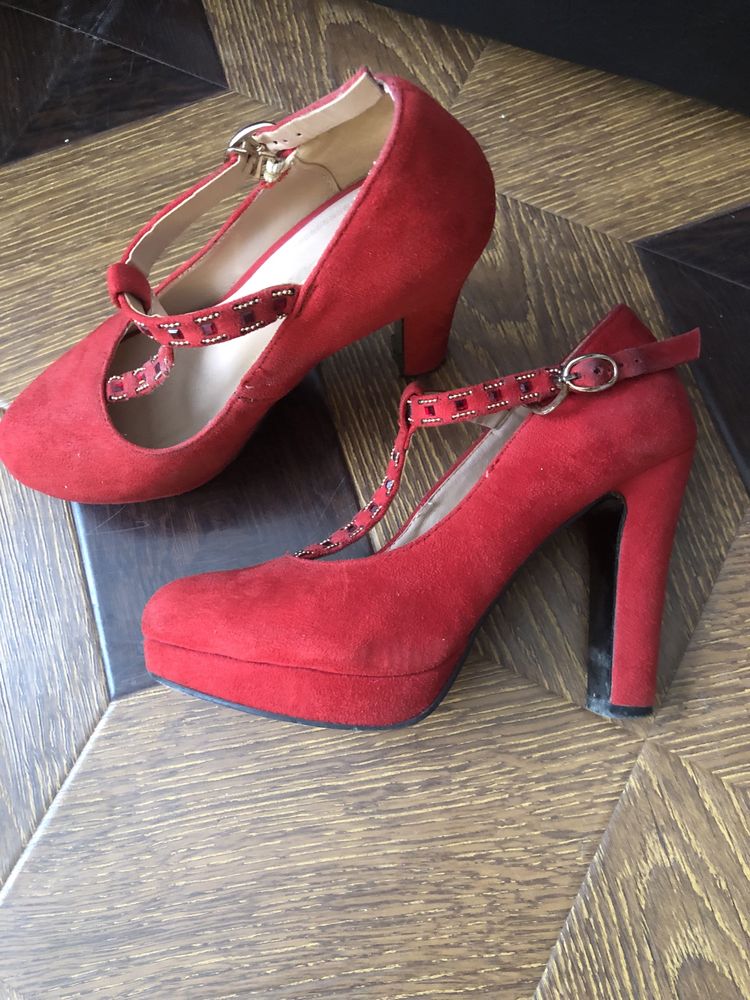 Туфлі червоні, замшеві