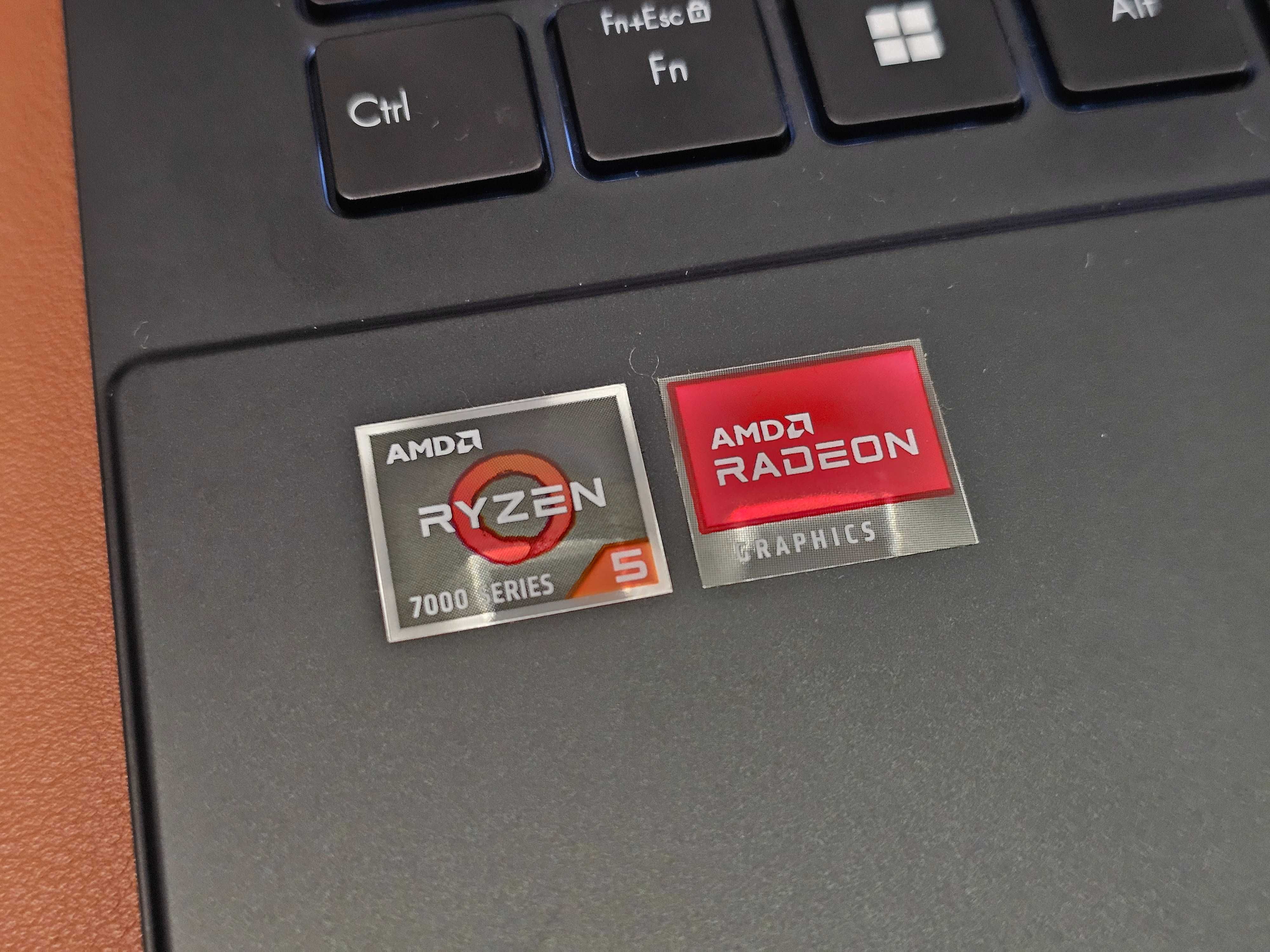 Portátil ASUS C/ GARANTIA Ryzen 5 7520U/16GB/512GB SSD/15,6" FHD