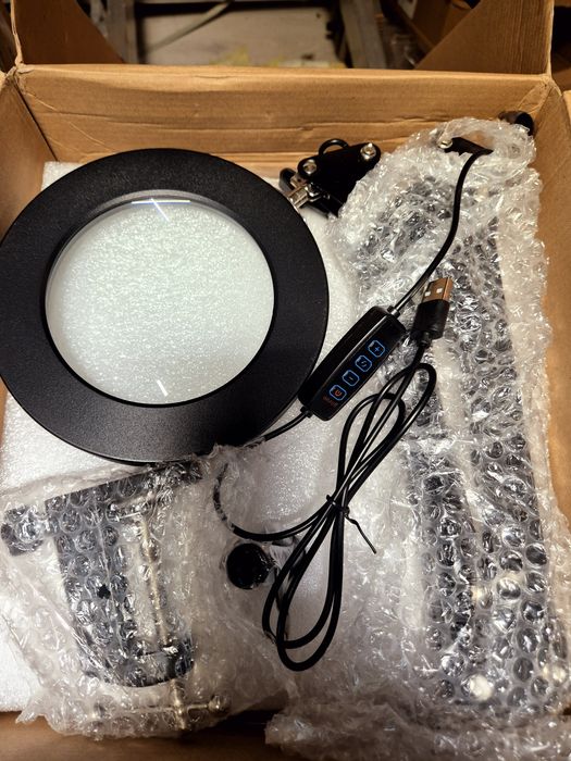 Lampa Led ze szkłem powiększającym  nowa
