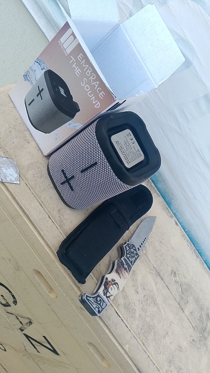 Głośnik bluetooth i Nóż myśliwski